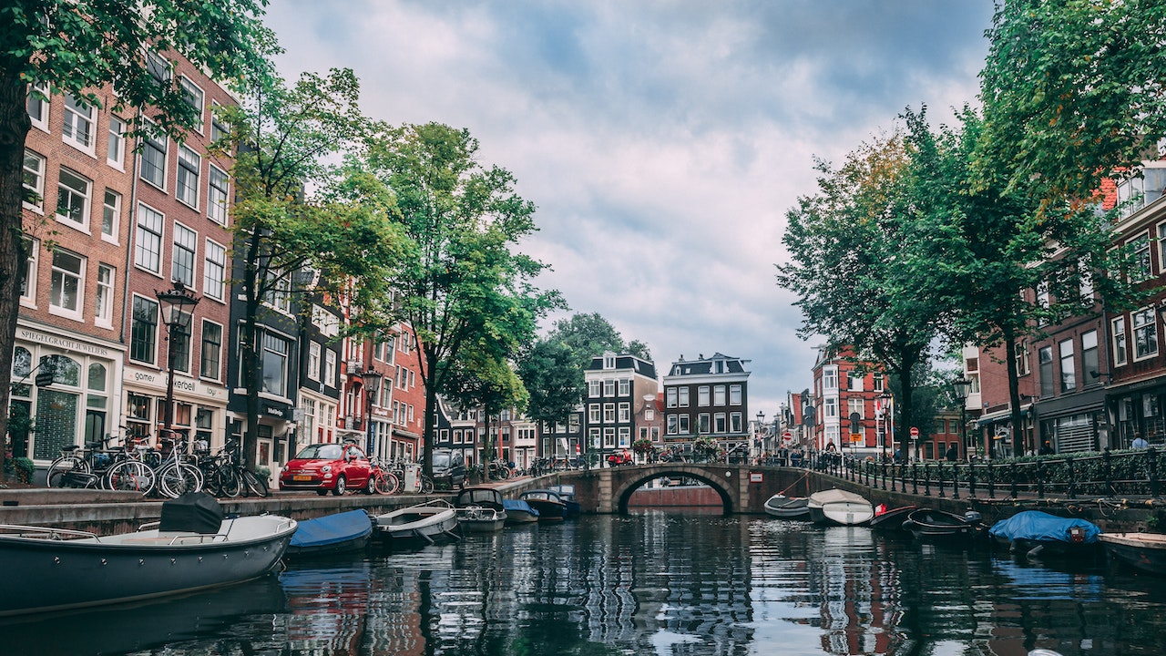 Praca tymczasowa w Holandii – dlaczego warto?