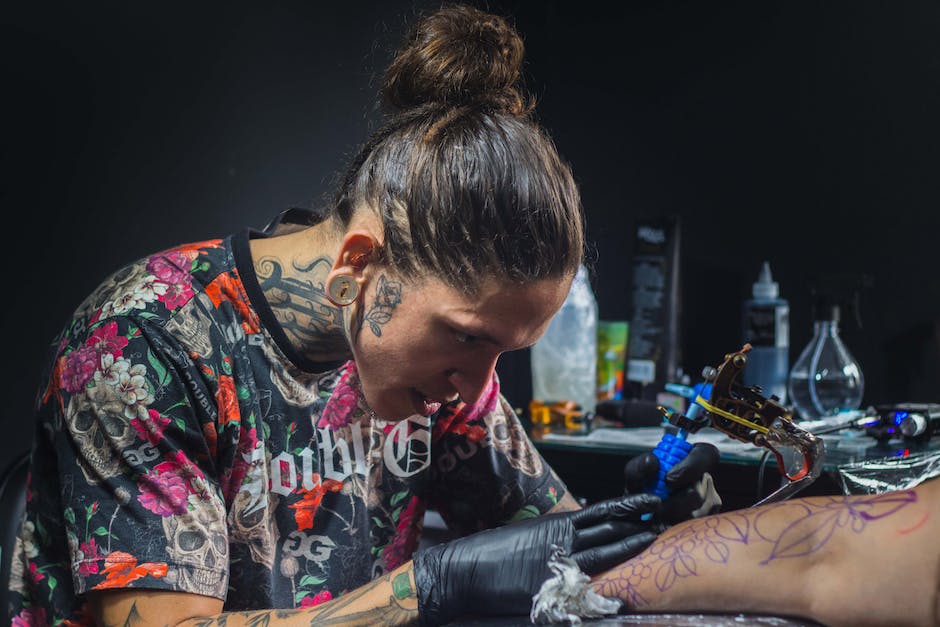 Tatuaże: Wszystko, co powinieneś wiedzieć przed pierwszą wizytą w studiu