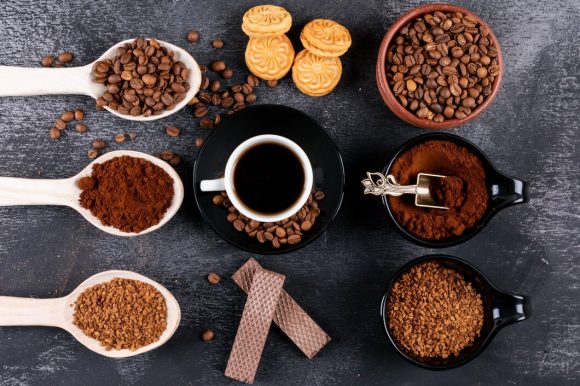 Jak różne odmiany kaw wpływają na smak i aromat w filiżance?